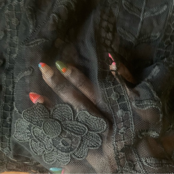 Black Sheer Lace Top w Floral Embroidery in Size M - Picture 6 of 6